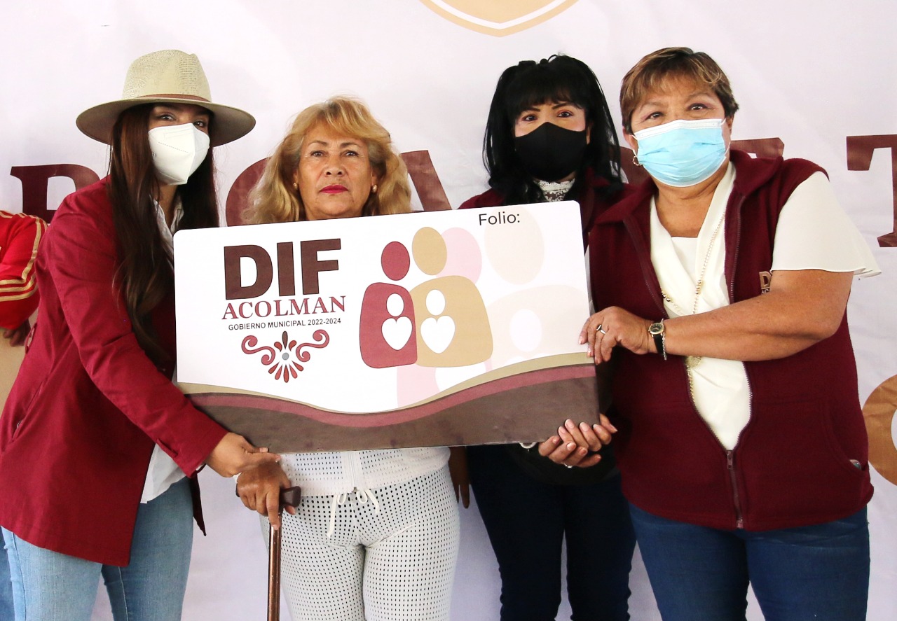 Imagen de Mil familias Acolmenses reciben tarjetas de salud