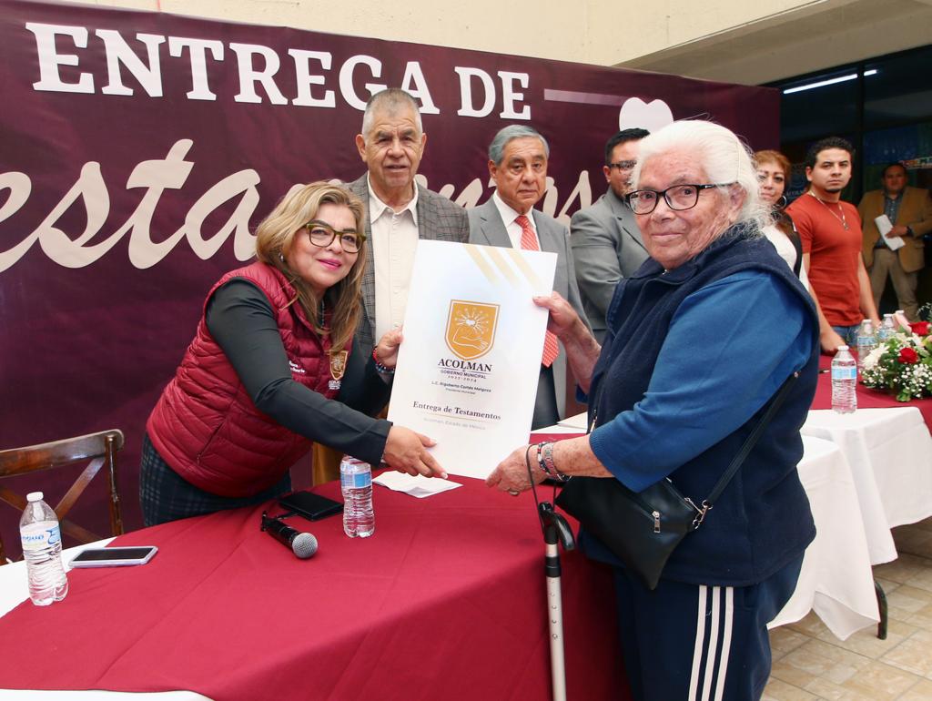 Imagen de Entregan testamentos en Acolman