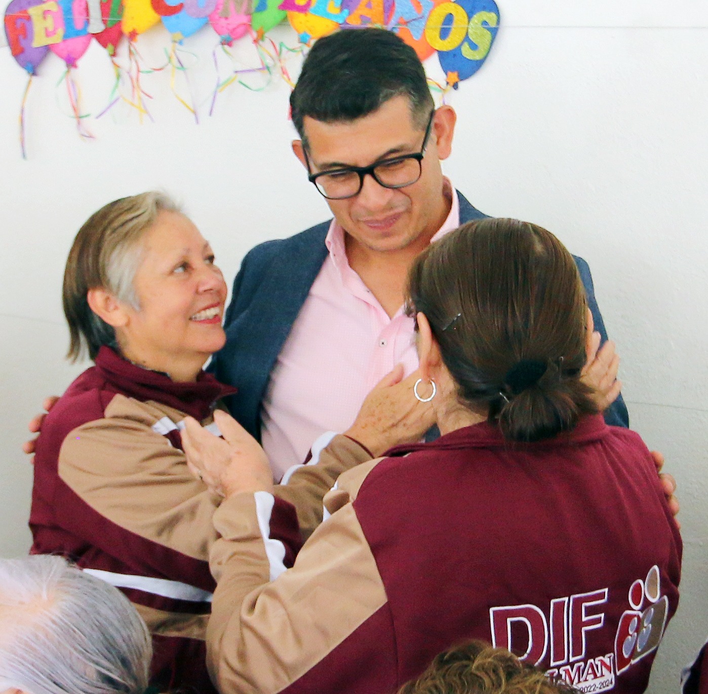 Imagen de Entrega DIF uniformes a los adultos mayores en Acolman