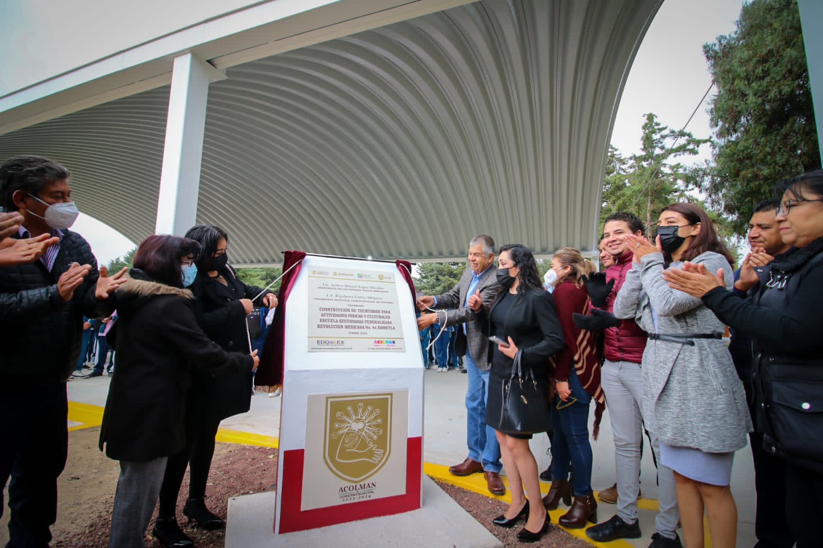 Imagen de Rigoberto Cortés Melgoza entrega obras en beneficio de los Acolmenses