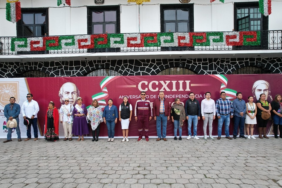 Imagen de En Acolman realizan desfiles conmemorativos por la  Independencia de México en cabecera municipal y Real del Valle