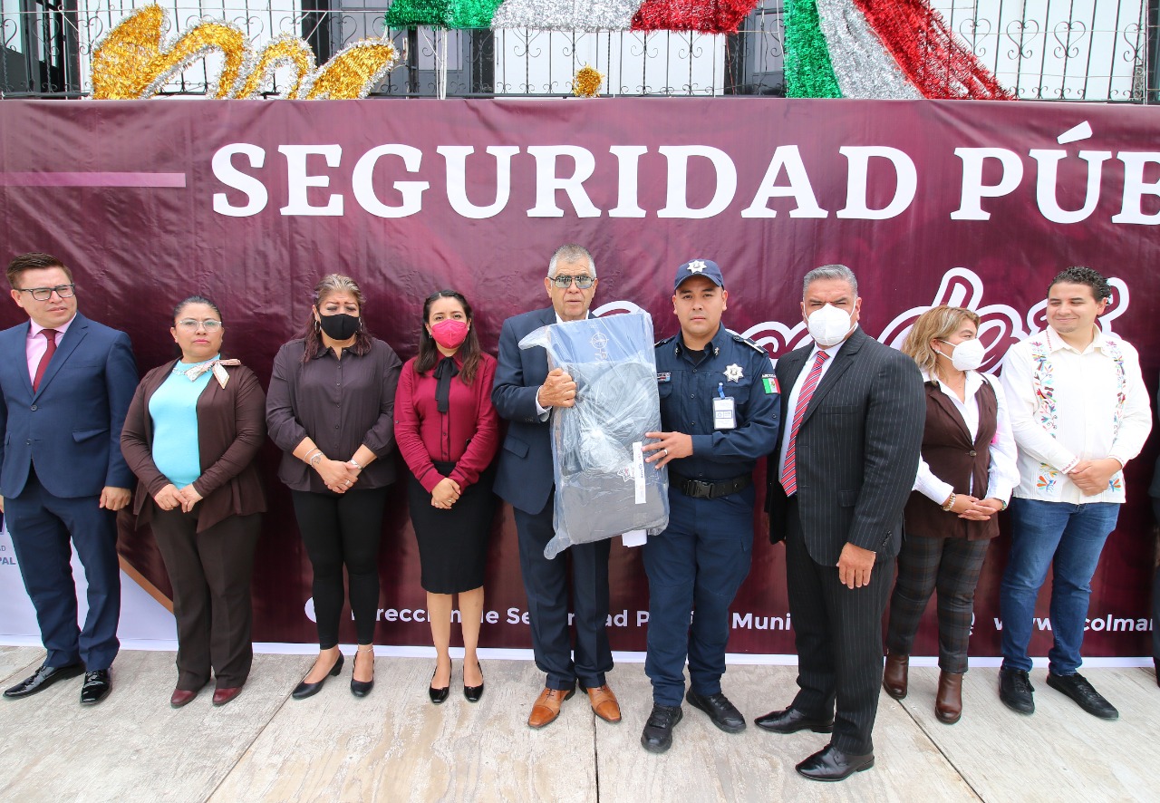 Imagen de Acolman entrega uniformes a policías municipales