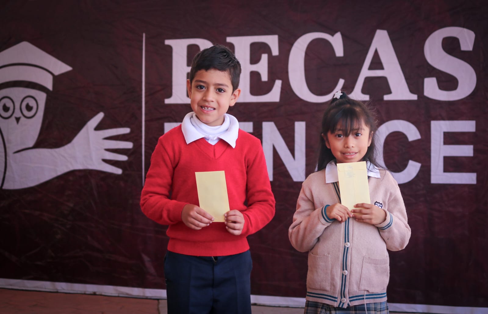 Imagen de Acolman entrega tres mil Becas Renace a estudiantes de Primarias y Secundarias públicas